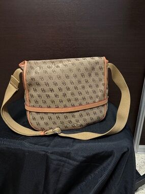 Dooney & Burke vintage Messenger Bag